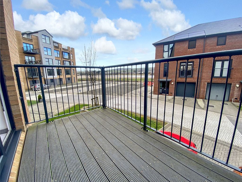 Property photo 2 of 27 Picture No. 32