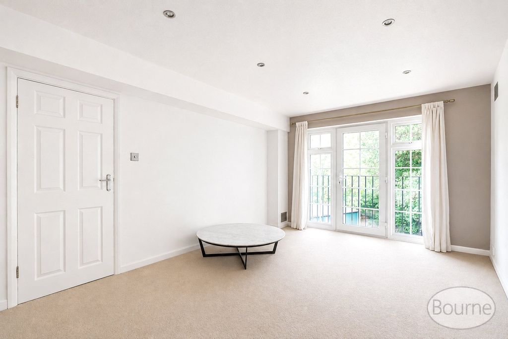 Property photo 2 of 11 Picture No. 29