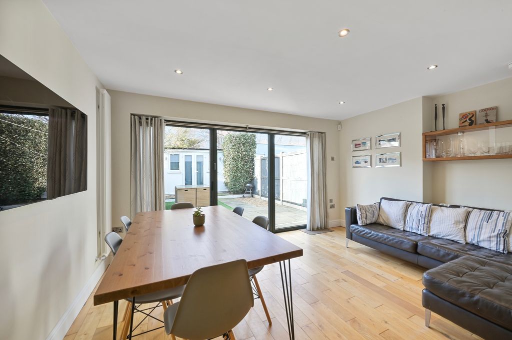 Property photo 3 of 9