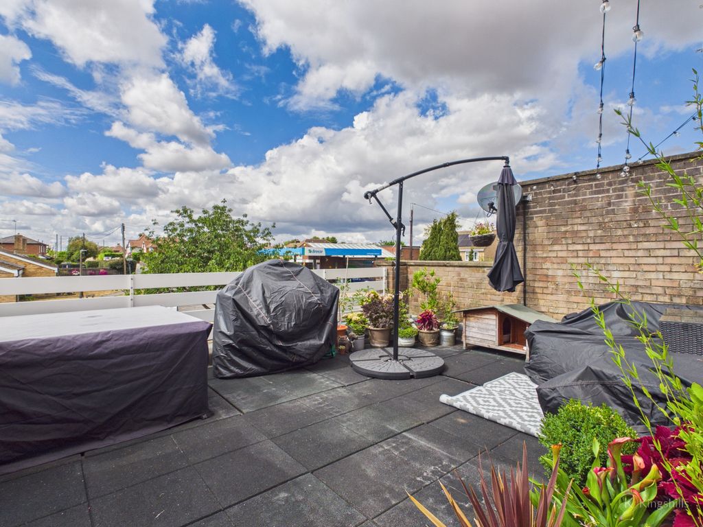 Property photo 2 of 11 Balcony