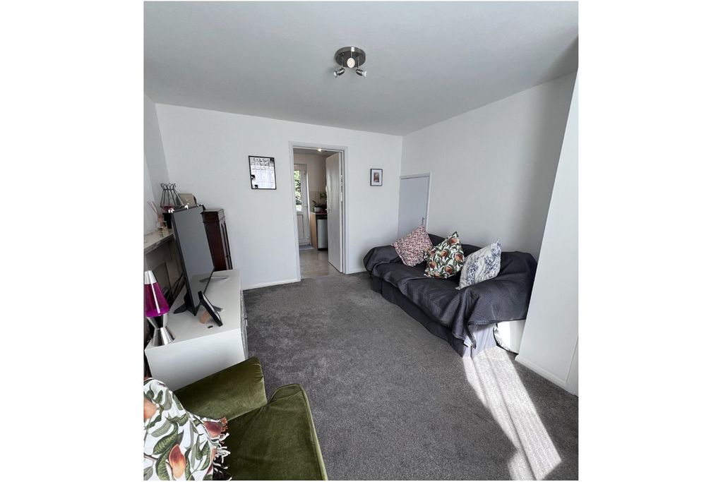 Property photo 3 of 17 Living Room