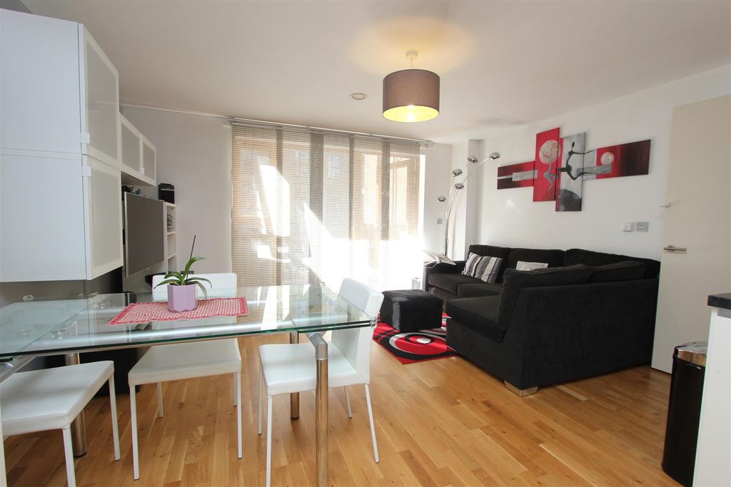 Property photo 3 of 10 St James House.Jpg