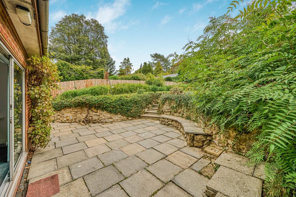 Property photo 2 of 28 Picture No. 20