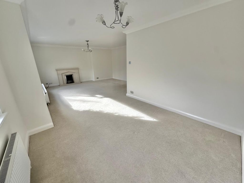 Property photo 3 of 11 Img-20251015-Wa0003