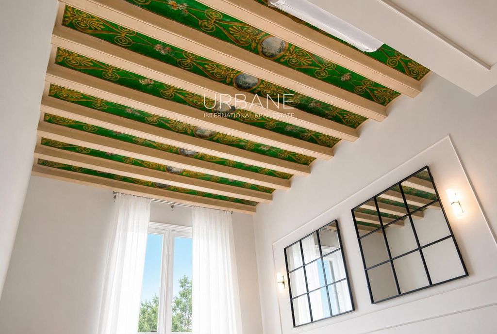 Property photo 1 of 26 Luxury 2-Bedroom Apartment With Rooftop Terrace And Pool In El Born