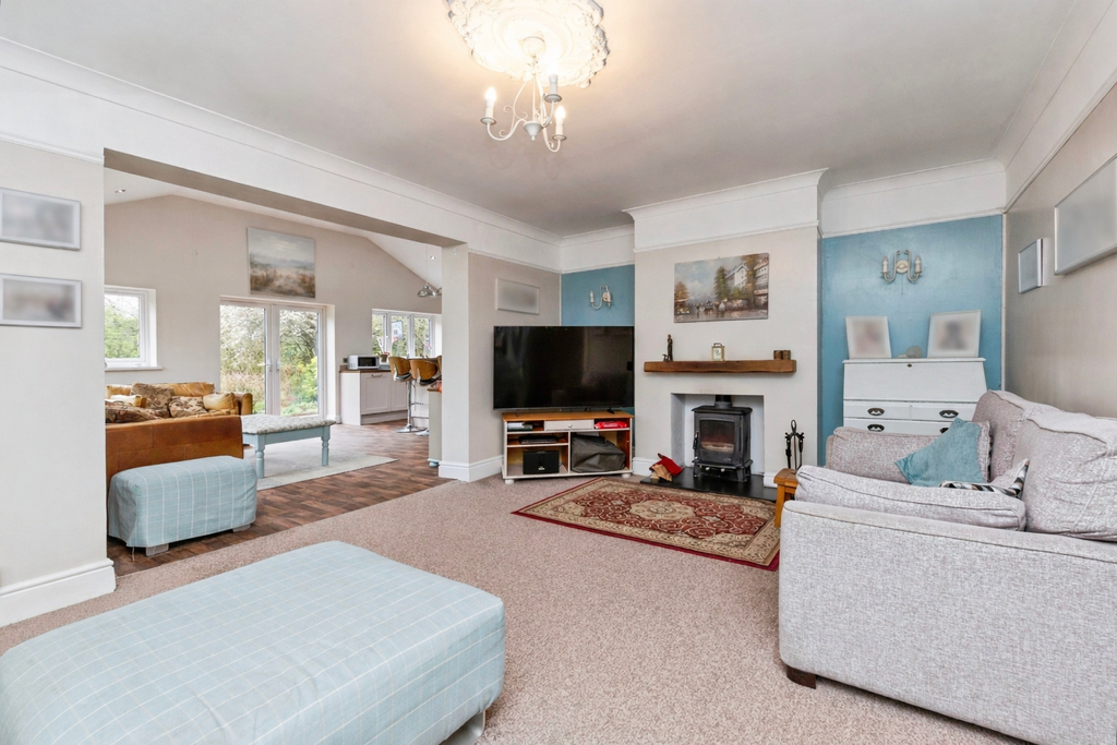 Property photo 2 of 19 Lounge