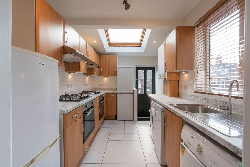 Property photo 2 of 10 176Dr - Kitchen