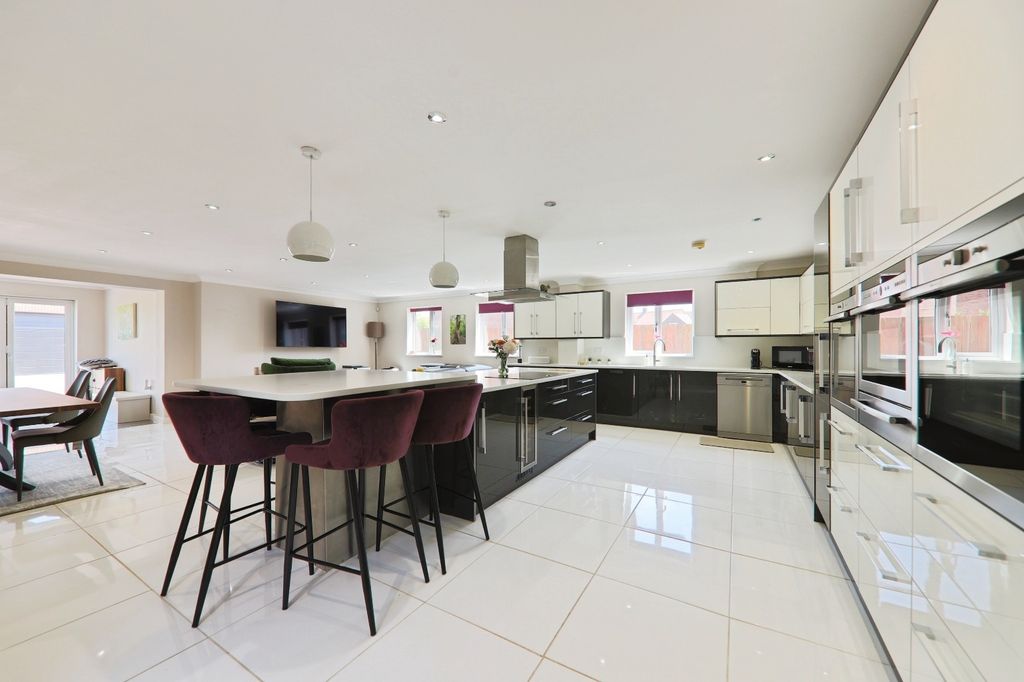 Property photo 2 of 25 5160525