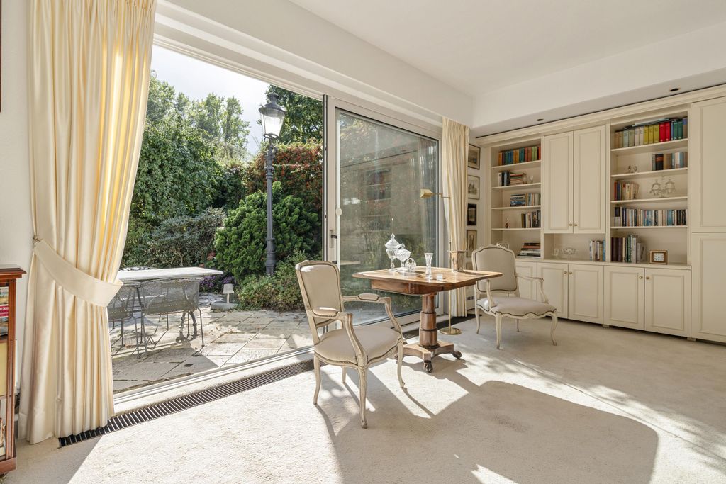 Property photo 2 of 41