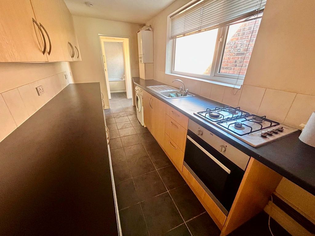 Property photo 2 of 7 Kitchen