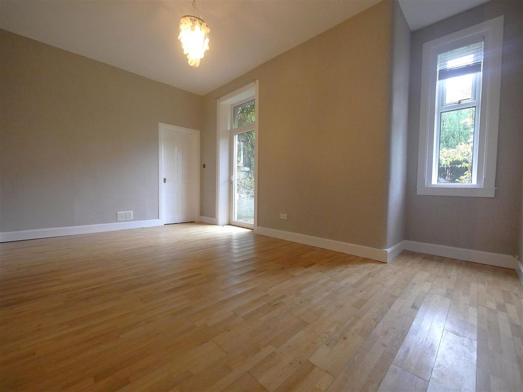 Property photo 3 of 12 P2110417.Jpg