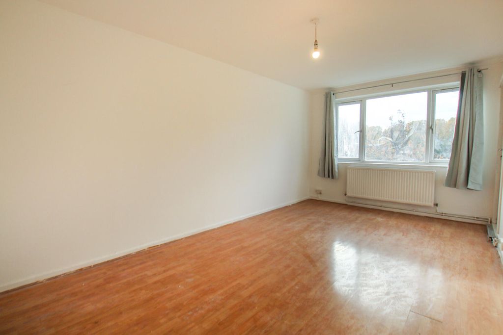 Property photo 1 of 8 Living Room