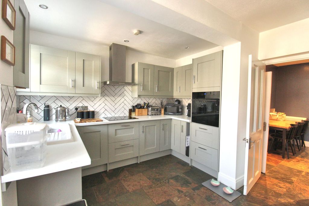 Property photo 2 of 12 Img_3696