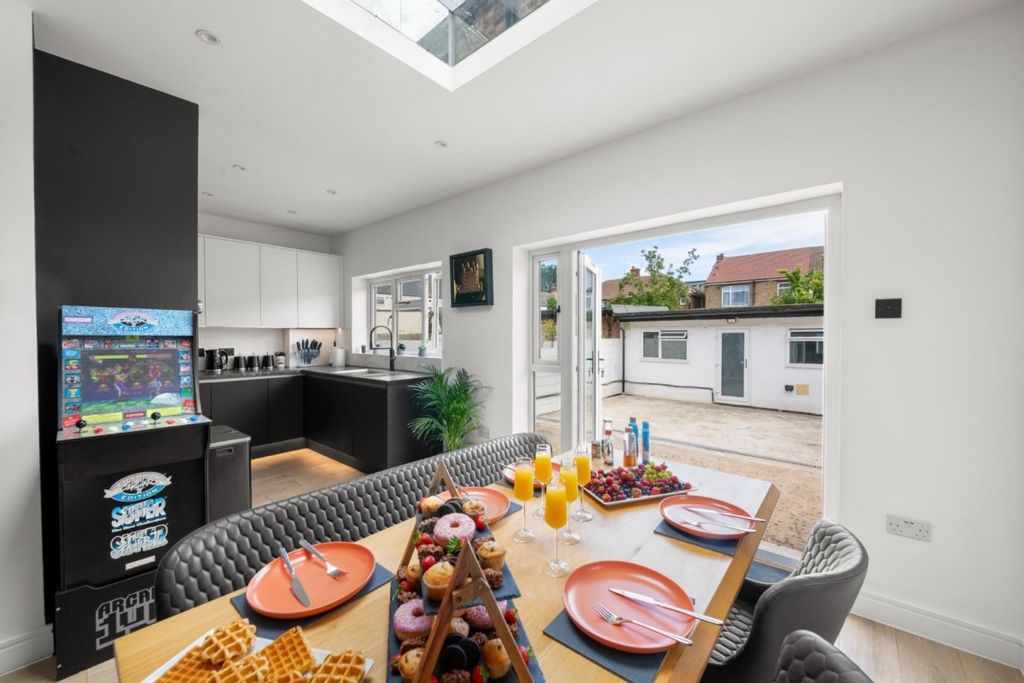 Property photo 3 of 15