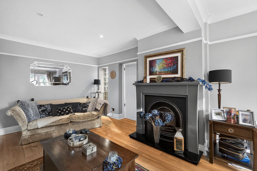 Property photo 2 of 26