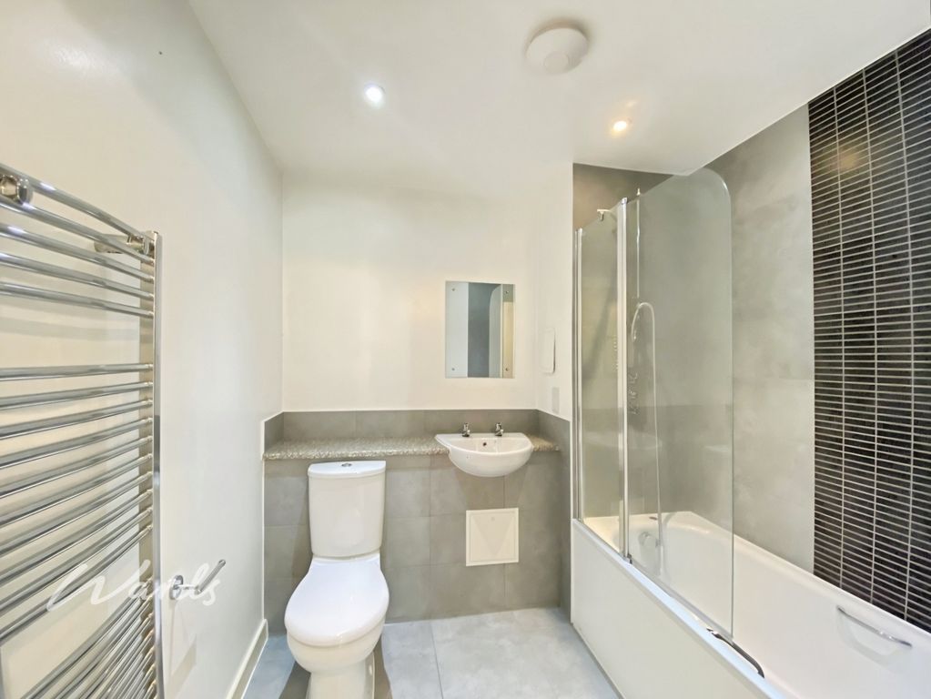 Property photo 3 of 7 Bathroom
