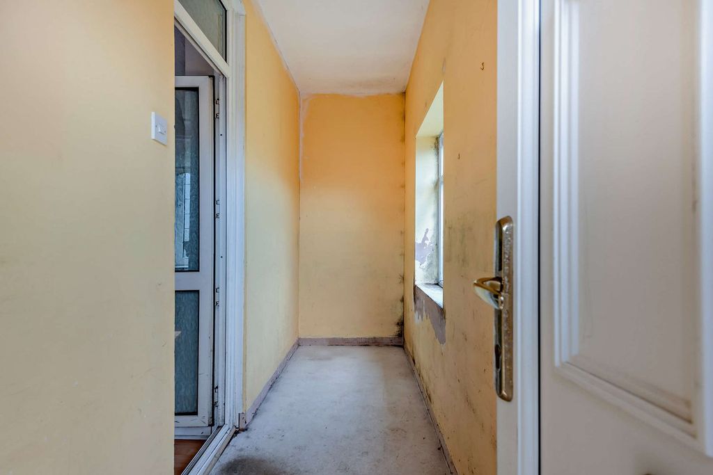 Property photo 2 of 30
