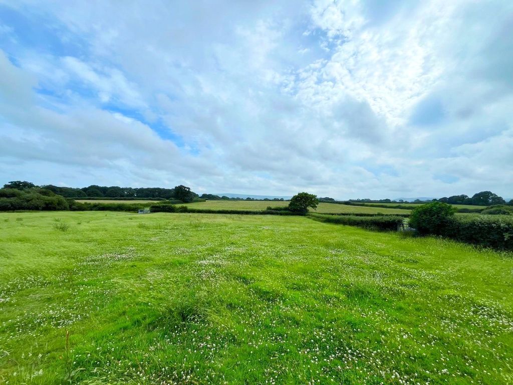 Property photo 2 of 17 Picture No. 14