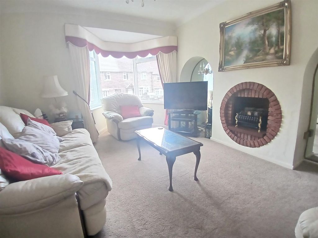 Property photo 2 of 34