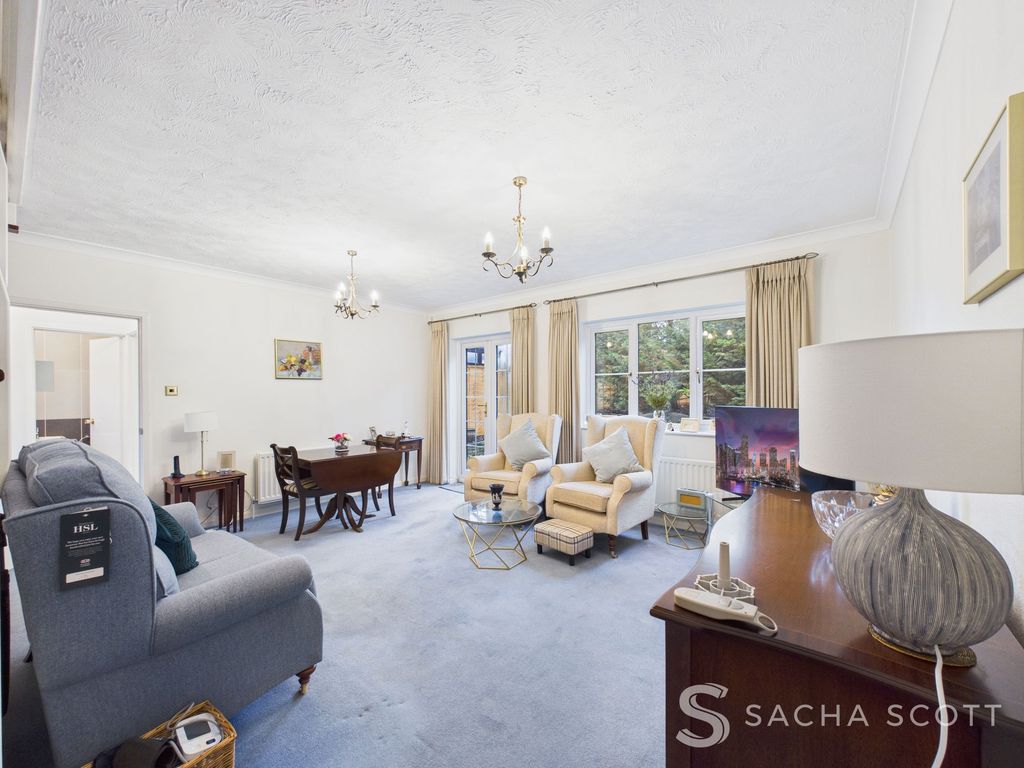 Property photo 2 of 24 Lounge / Diner