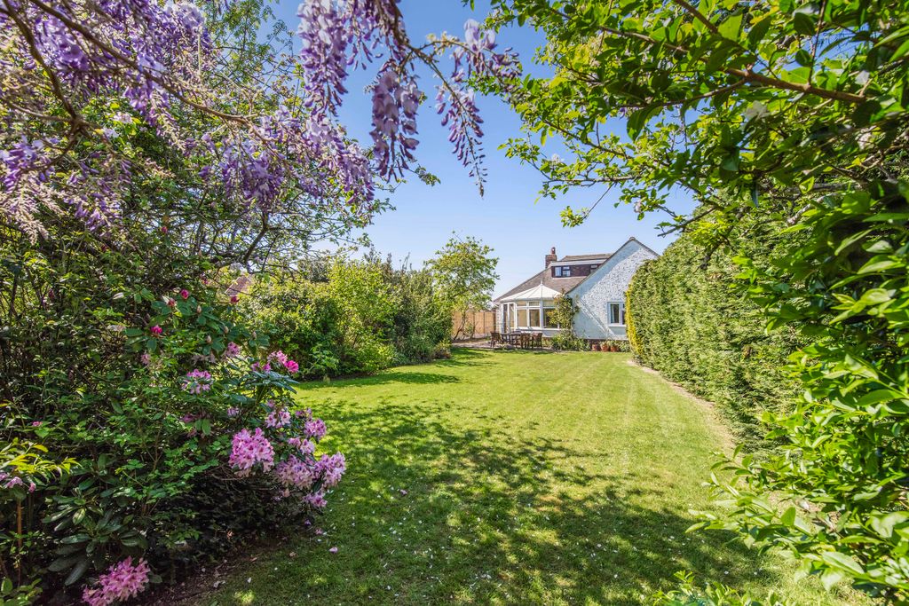 Property photo 2 of 35