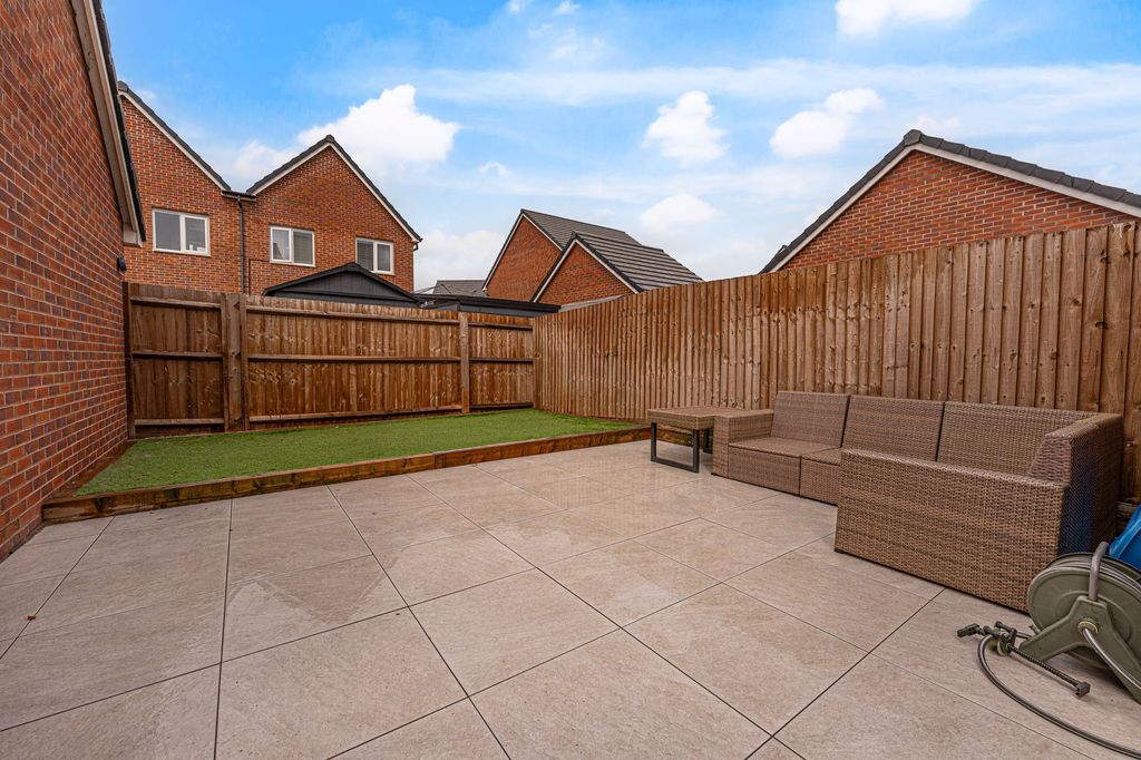 Property photo 2 of 33