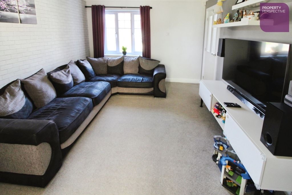 Property photo 2 of 13 Lounge