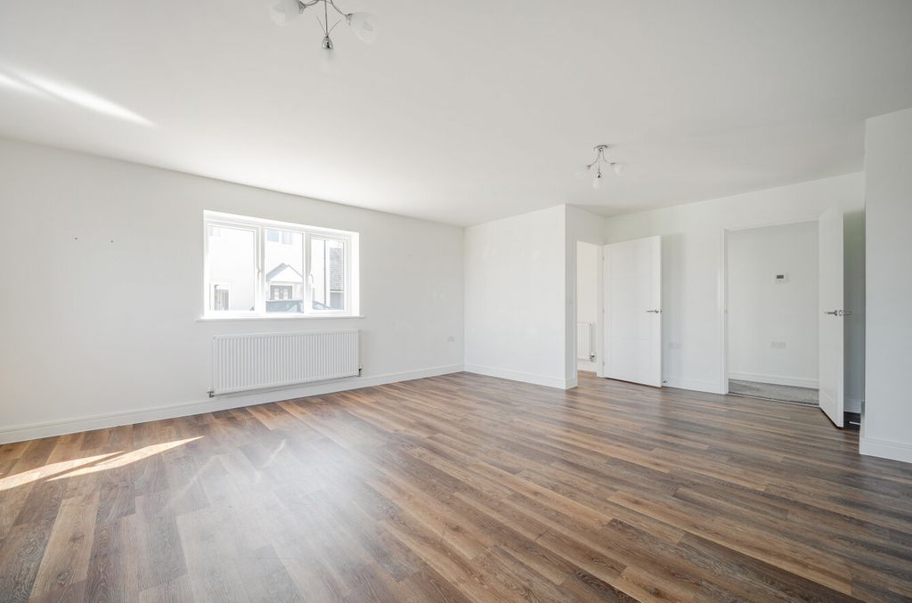 Property photo 2 of 13 2 - 1431003-19-69Bbe7...