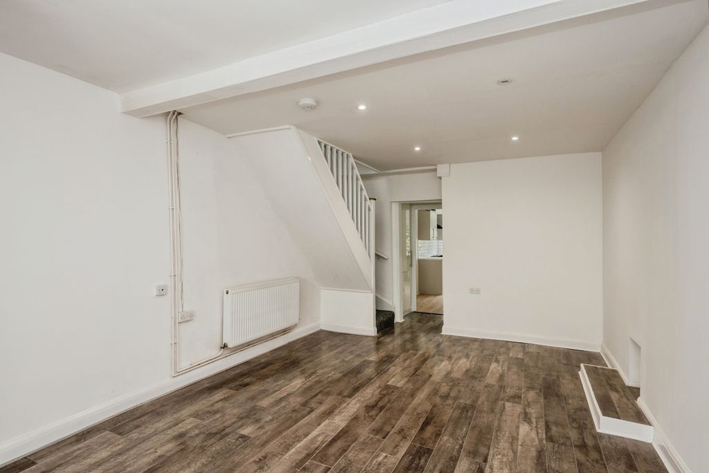 Property photo 3 of 20 Pbox-Img.Jpg