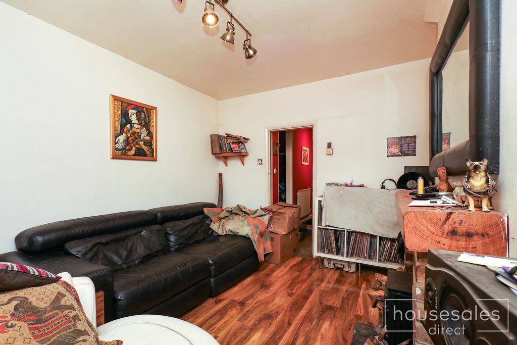 Property photo 3 of 9