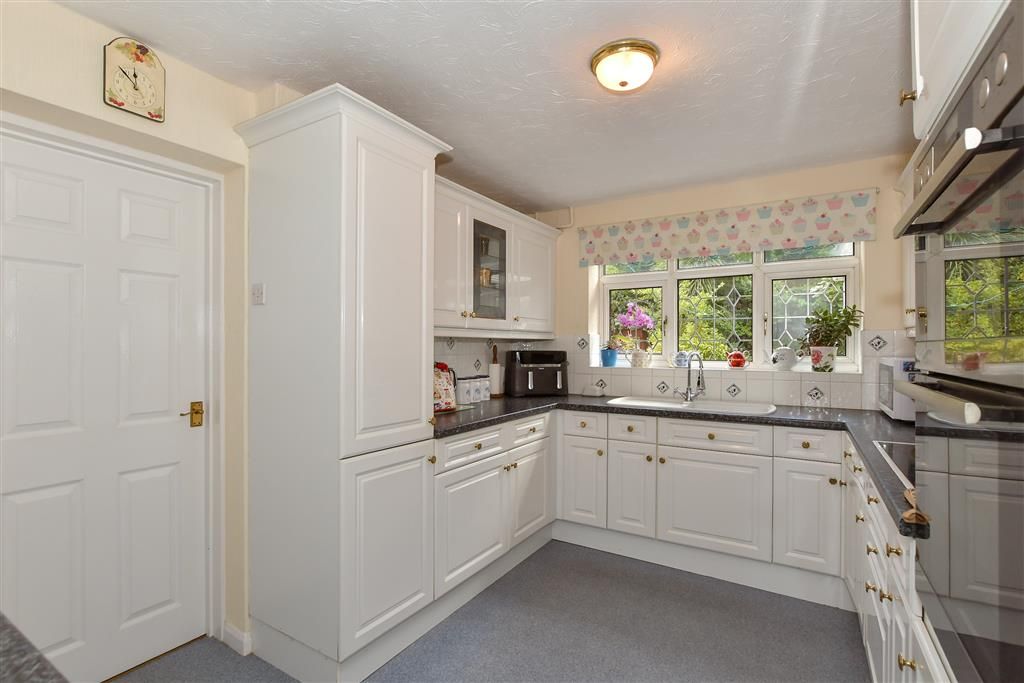 Property photo 3 of 20 Kitchen