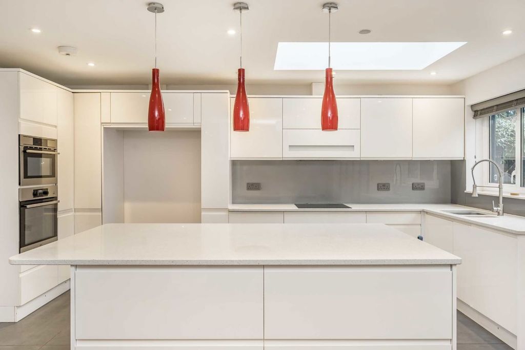 Property photo 3 of 9