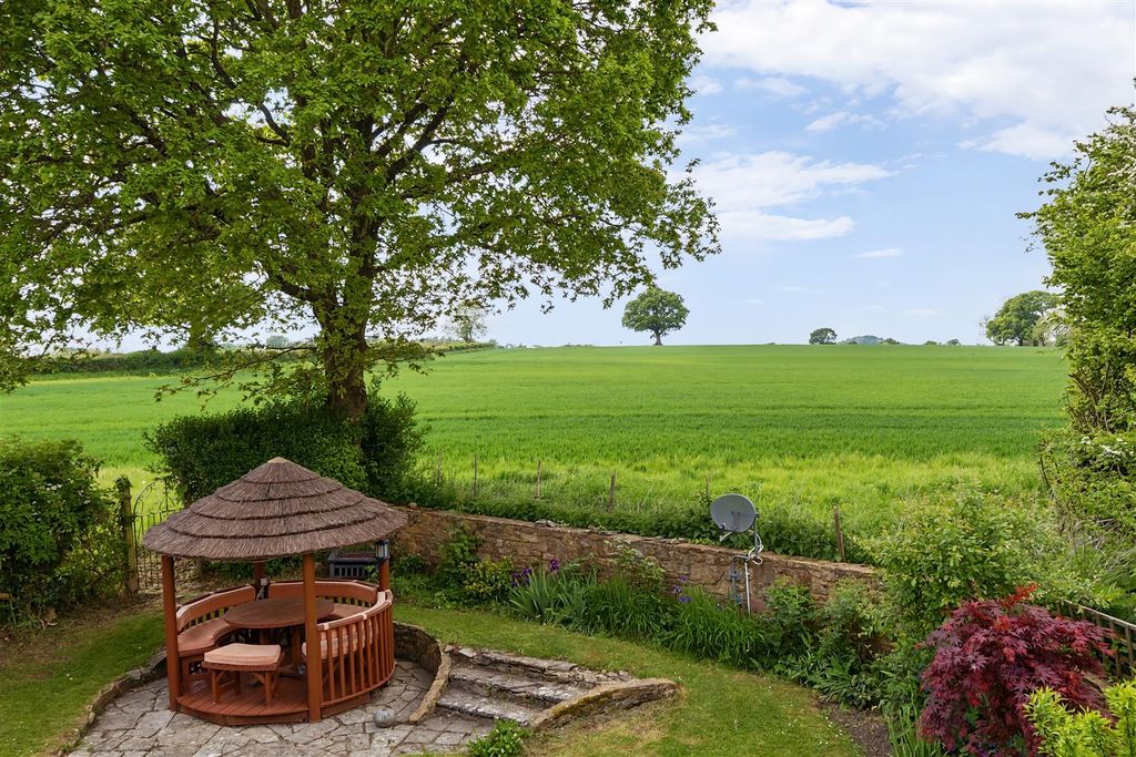 Property photo 3 of 21 Garden And View
