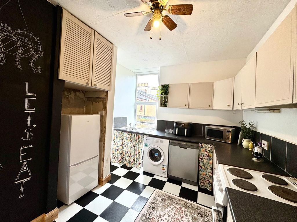 Property photo 2 of 33 Kitchen