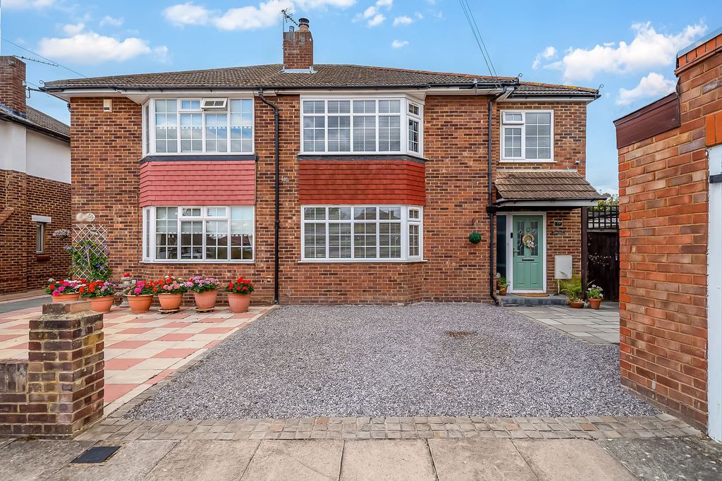 Property photo 1 of 27
