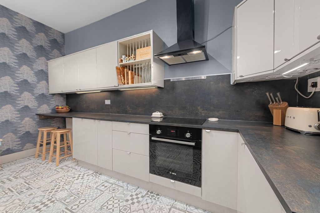 Property photo 2 of 19 Kitchen