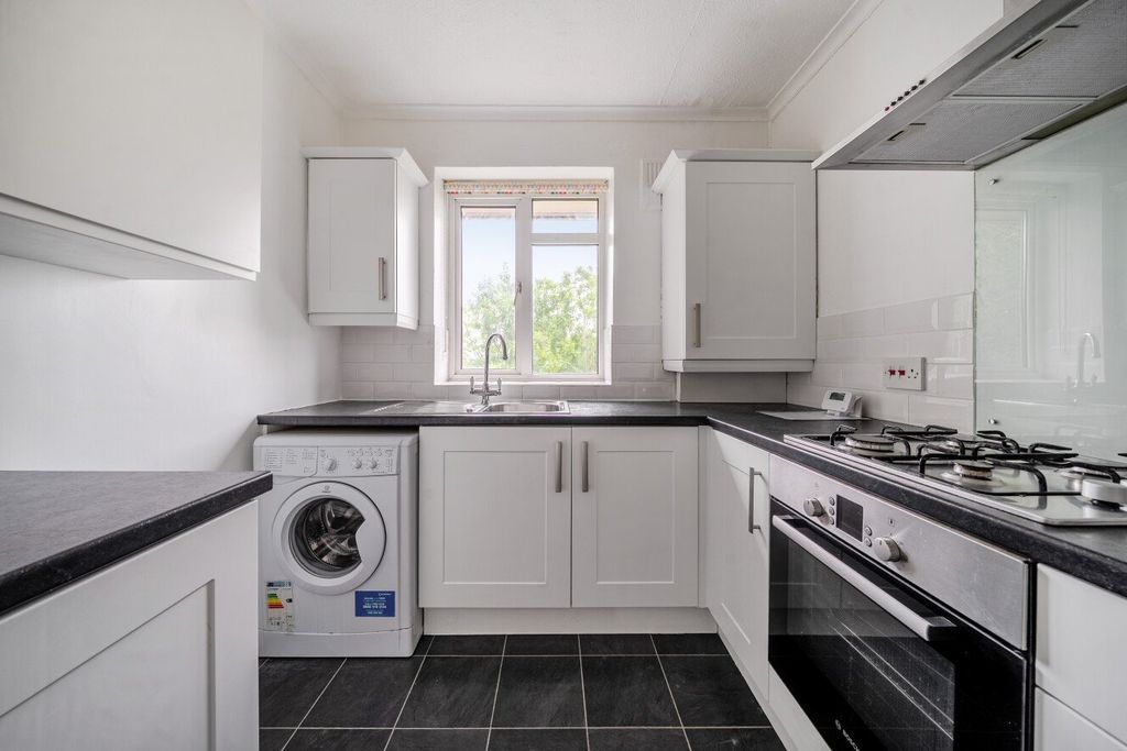 Property photo 2 of 12 Picture No. 15