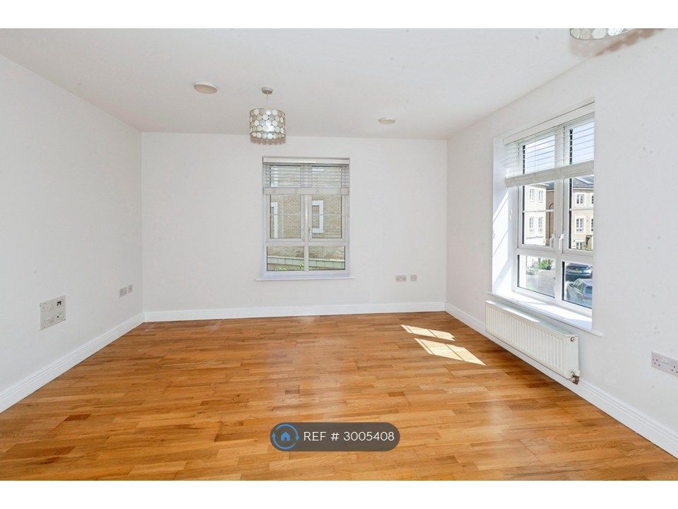 Property photo 2 of 17 Spacious Open-Plan Living & Dining Area