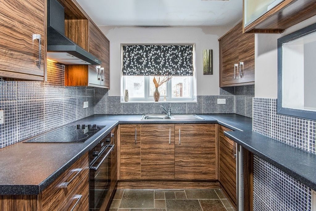 Property photo 3 of 9 Kitchen