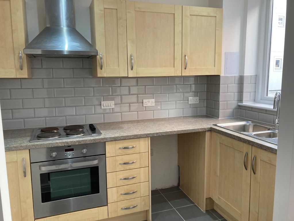 Property photo 2 of 9 Kitchen