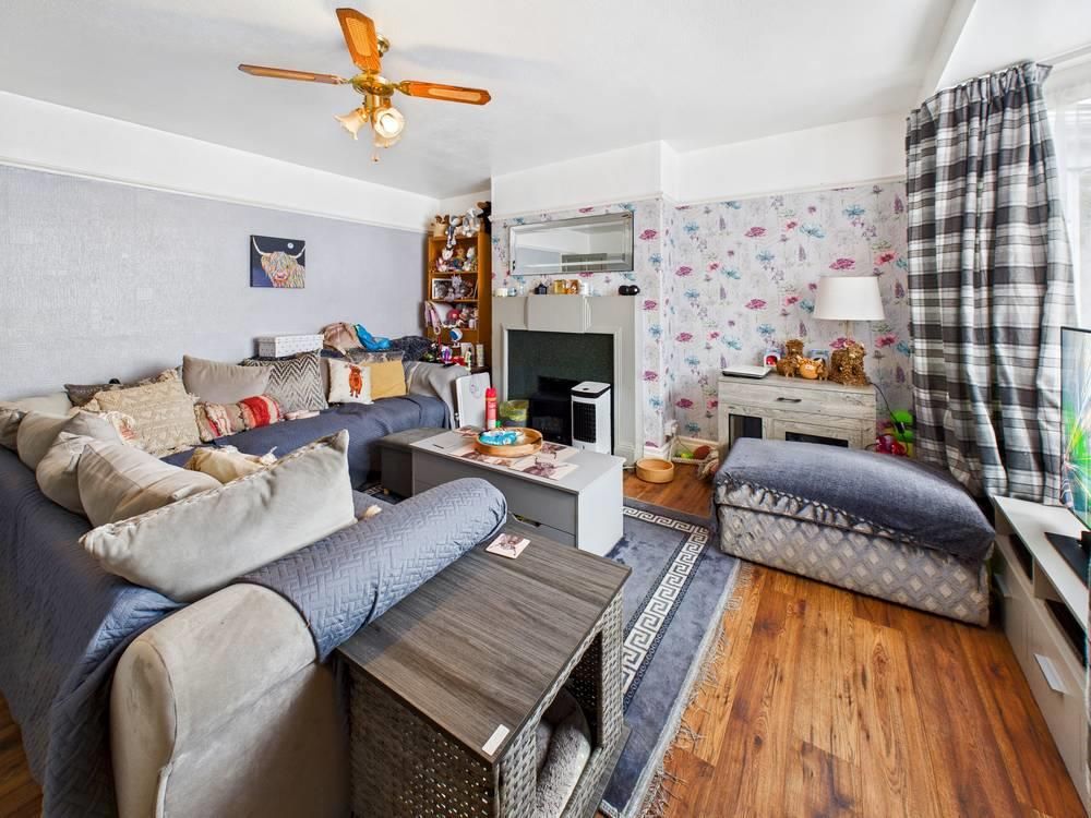 Property photo 3 of 28