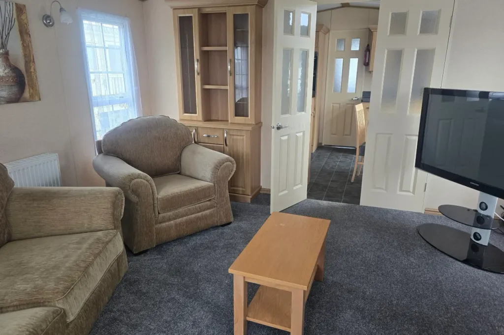 Property photo 3 of 4 Lounge 12 Scaled 1 2560x1706 F50 50