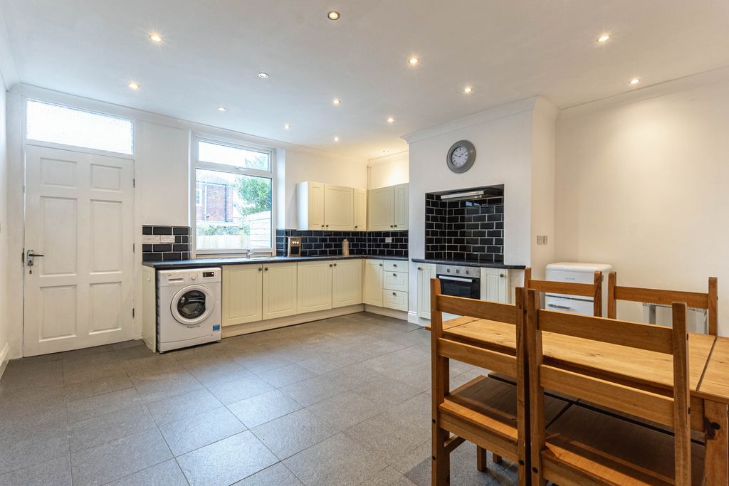 Property photo 3 of 16 Kitchen/Diner