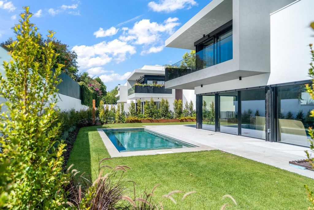 Property photo 2 of 46