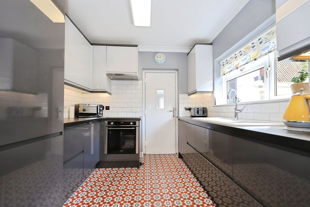 Property photo 2 of 13 Kitchen / Dining