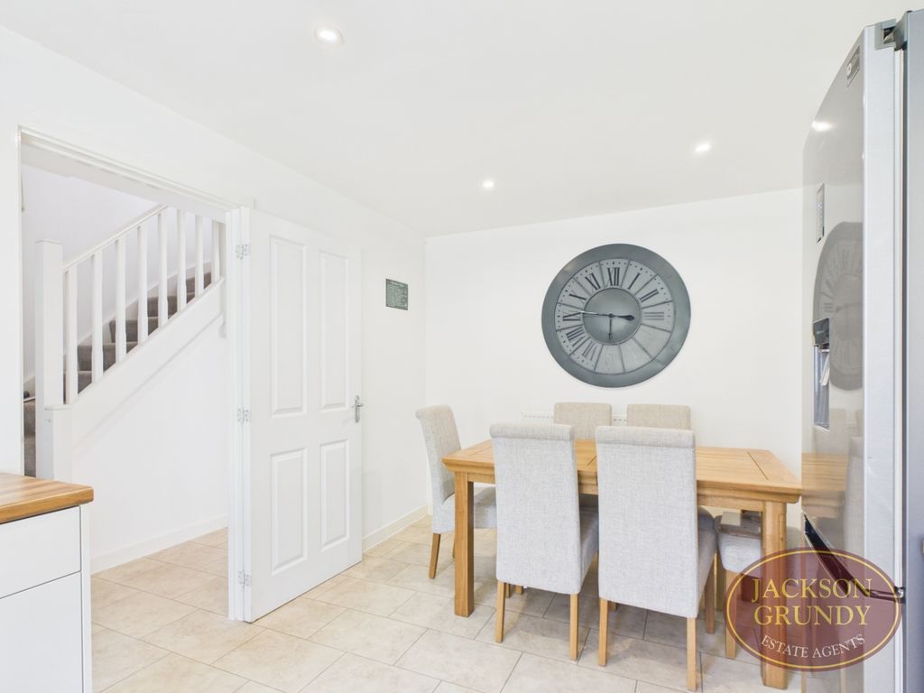 Property photo 3 of 18 Shaw Close
