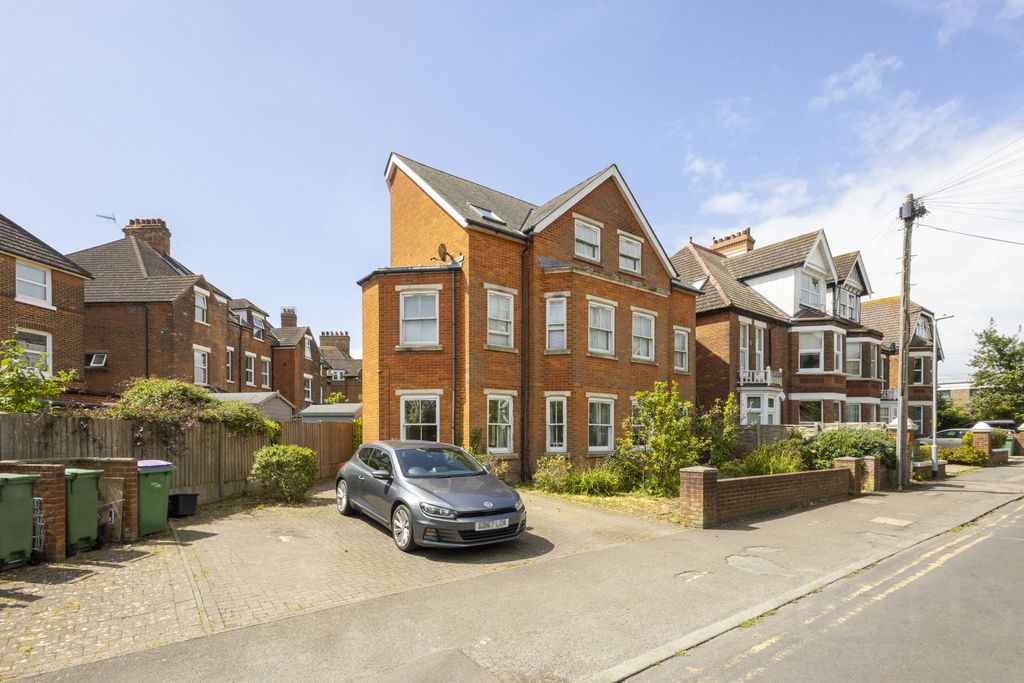 Property photo 1 of 12 Photo 11