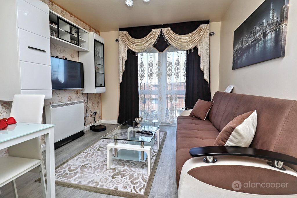 Property photo 3 of 11 5054204