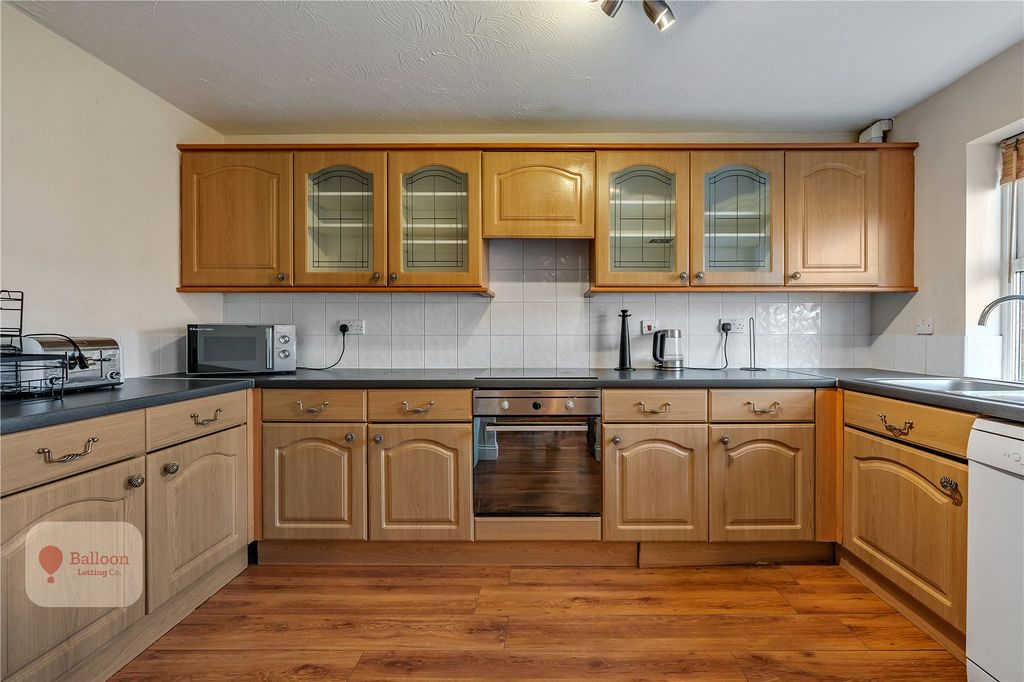 Property photo 2 of 18 Picture No. 33