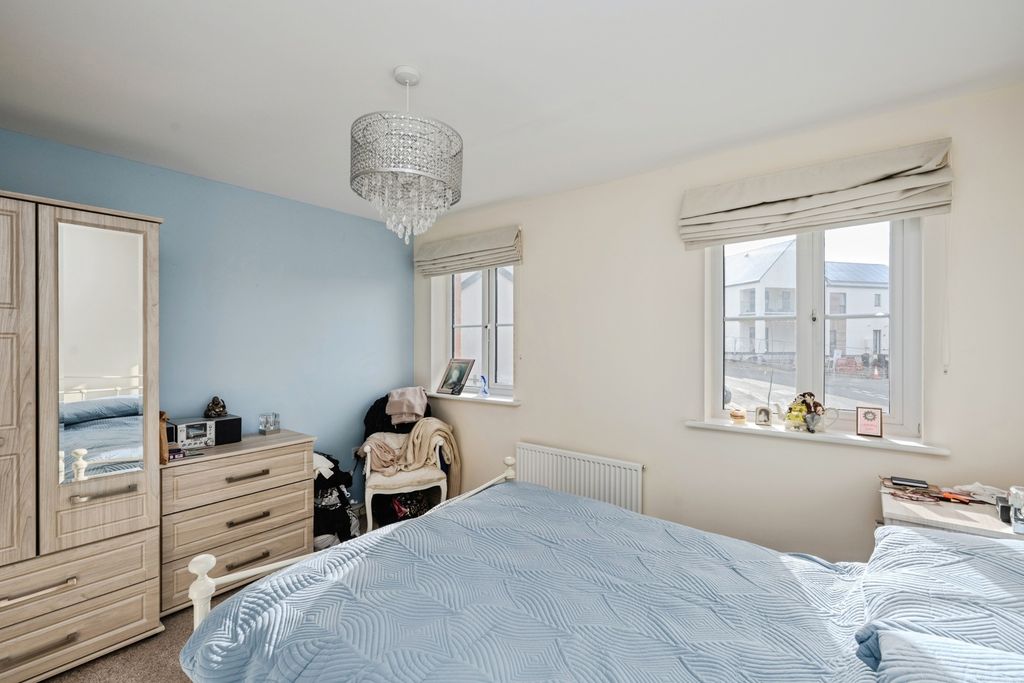 Property photo 3 of 19 Pbox-Img.Jpg